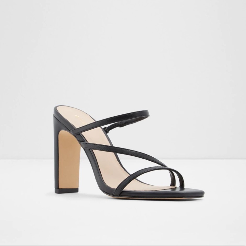 Also Strappy Nivi Sandals